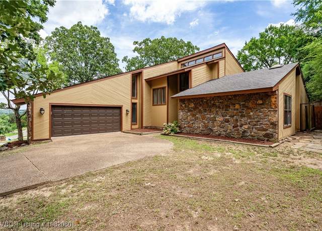 Property at 1410 Valley Forge St, Van Buren, AR 72956, 3 beds, 2 baths