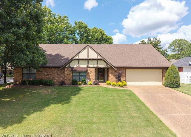 Property at 2301 Brigadoon Dr, Fort Smith, AR 72908, 4 beds, 2.5 baths
