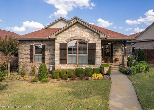 Property at 7001 Naples Way, Fort Smith, AR 72916, 3 beds, 2 baths