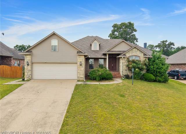 Property at 2117 Parkway Cir, Van Buren, AR 72956, 4 beds, 2.5 baths
