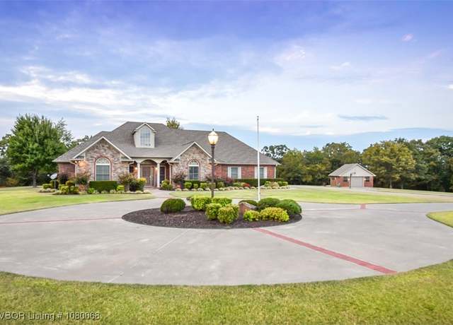 Property at 108714 S 4767 Rd, Roland, OK 74954, 3 beds, 2.5 baths