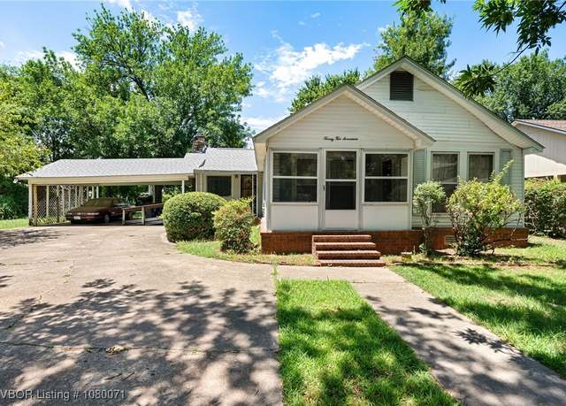 Property at 2217 N 33rd St, Fort Smith, AR 72904, 2 beds, 1 bath