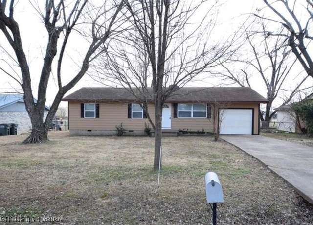 Property at 310 W Denton Ave, Sallisaw, OK 74955, 3 beds, 1 bath
