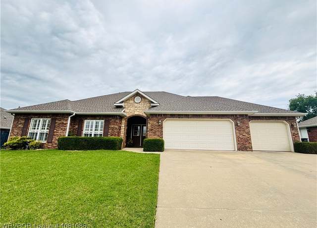 Property at 1913 Aspen, Sallisaw, OK 74955, 3 beds, 2 baths