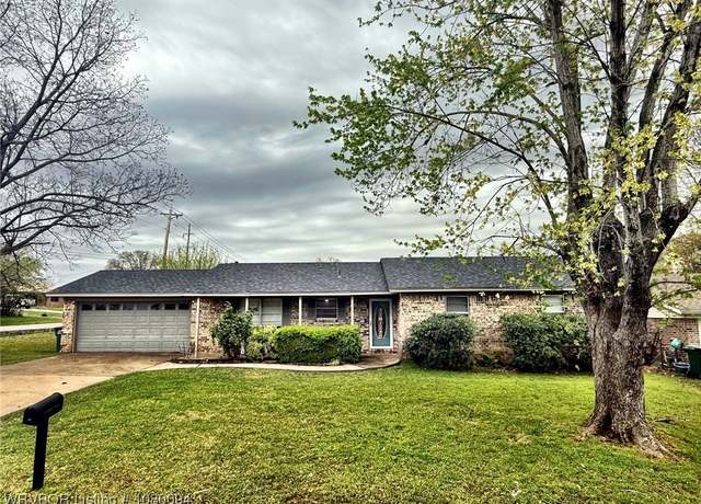 Property at 65 N Redwood Cir, Sallisaw, OK 74955, 3 beds, 1 bath