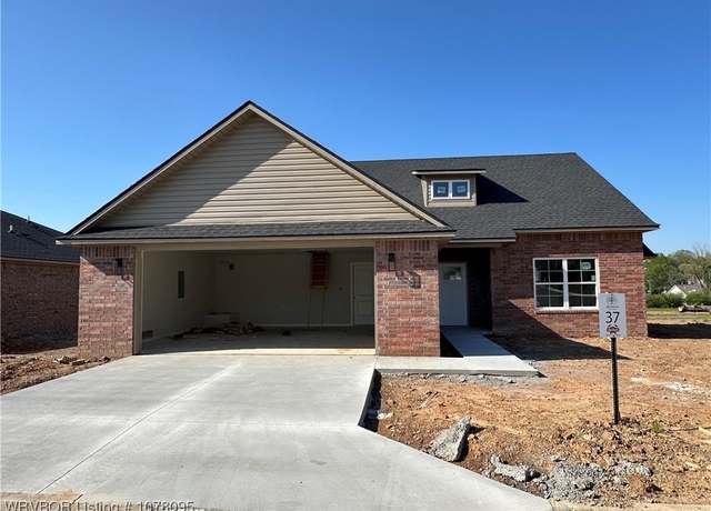 Property at 1100 Hunter Dr, Barling, AR 72923, 3 beds, 2 baths