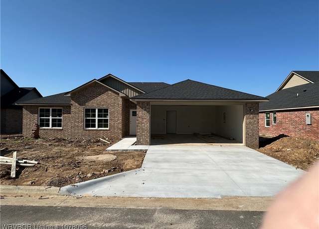 Property at 1106 Hunter Dr, Barling, AR 72923, 3 beds, 2 baths