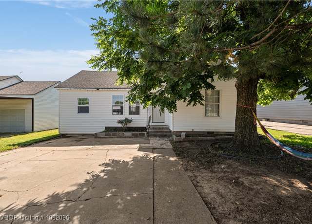 Property at 1526 Belle Ave, Fort Smith, AR 72901, 3 beds, 1 bath
