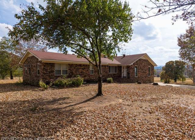 Property at 1170 Old Airport Rd, Paris, AR 72855, 4 beds, 3 baths