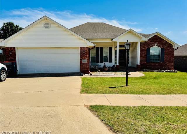 Property at 413 Northridge Dr, Van Buren, AR 72956, 3 beds, 2 baths