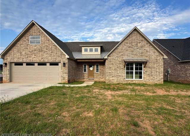 Property at 504 Waggoner Ln, Barling, AR 72923, 3 beds, 2 baths