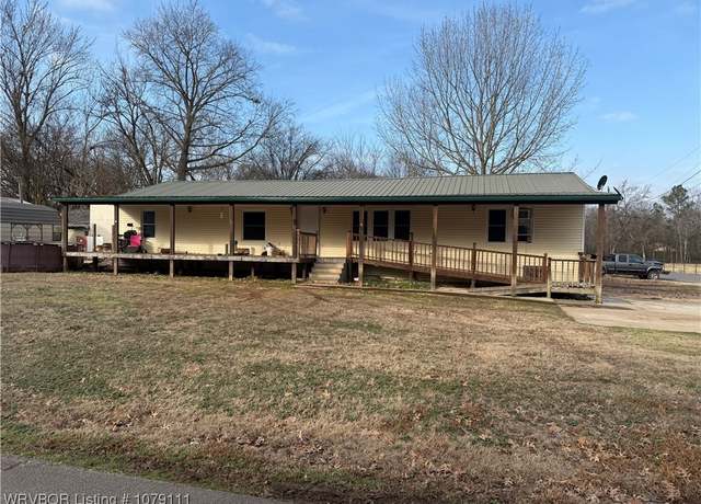 Property at 406 Poindexter St, Paris, AR 72855, 3 beds, 2 baths