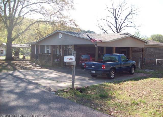 Property at 205 Cloos Circle Dr, Ozark, AR 72949, 3 beds, 2 baths