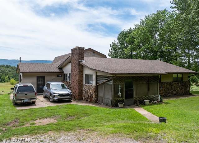 Property at 4438 Hog Thief Valley Rd, Magazine, AR 72943, 3 beds, 2 baths