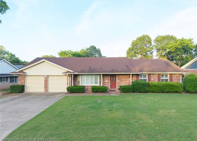 Property at 2017 S 70th St, Fort Smith, AR 72903, 3 beds, 2 baths