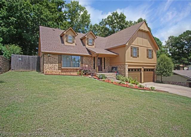 Property at 6811 V St, Fort Smith, AR 72903, 3 beds, 2.5 baths