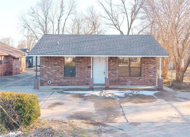 Property at 4700 Johnson St, Fort Smith, AR 72904, 3 beds, 2 baths