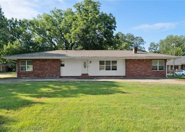 Property at 6212 Free Ferry Dr, Fort Smith, AR 72903, 4 beds, 3 baths
