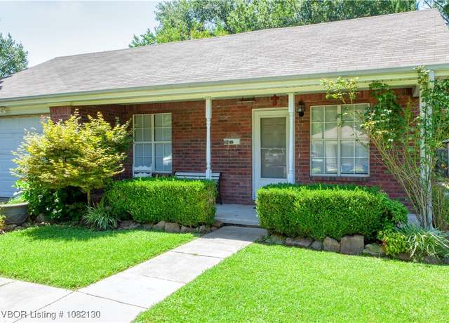 Property at 3114 Oak Grove St, Fort Smith, AR 72904, 3 beds, 2 baths
