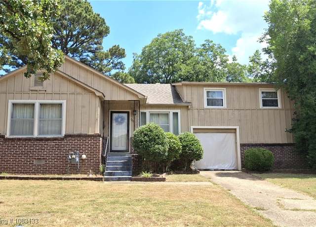 Property at 720 N 41st St, Fort Smith, AR 72903, 4 beds, 2 baths
