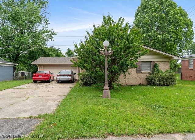 Property at 6700 S 6th St, Fort Smith, AR 72908, 3 beds, 1.5 baths