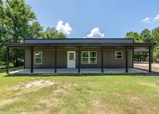Property at 300 S Fargo St, Muldrow, OK 74948, 3 beds, 2 baths