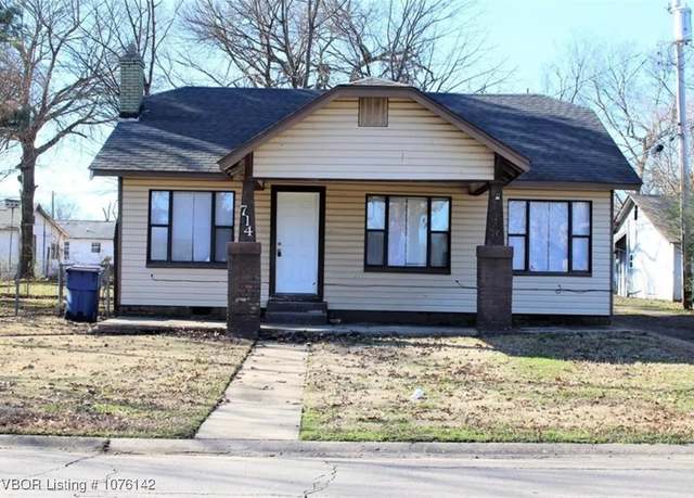 Property at 714 S St, Fort Smith, AR 72904, 2 beds, 1 bath