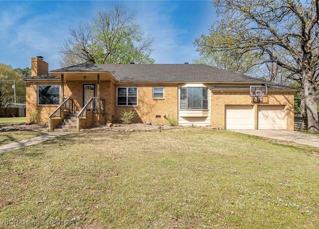 Property at 1435 N 49th St, Fort Smith, AR 72904, 3 beds, 2 baths