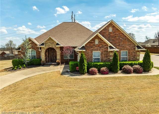 Property at 2304 Durango Dr, Van Buren, AR 72956, 4 beds, 3.5 baths