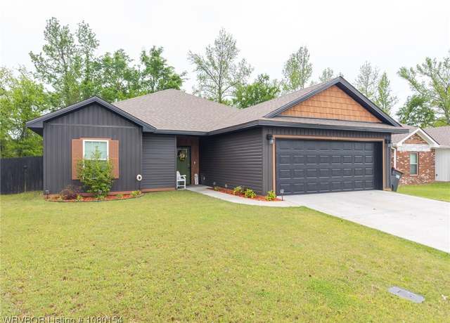 Property at 211 Honeysuckle St, Alma, AR 72921, 3 beds, 2 baths