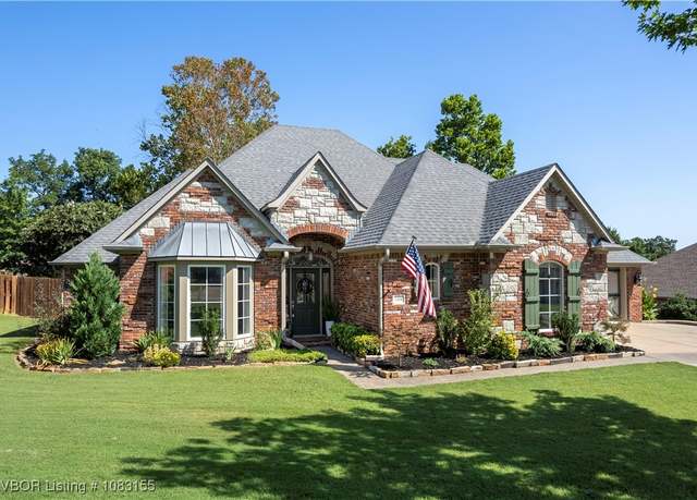 Property at 2308 Parkway Ln, Van Buren, AR 72956, 4 beds, 2.5 baths