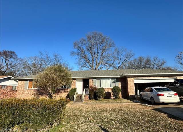 Property at 2211 S 64th St, Fort Smith, AR 72903, 3 beds, 2 baths