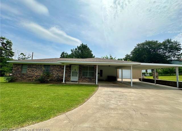Property at 105 7th St, Paris, AR 72855, 3 beds, 1.5 baths