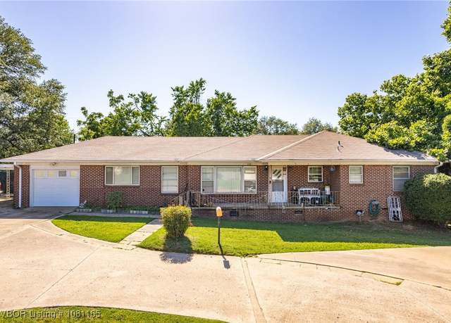 Property at 309 Waldron Rd, Fort Smith, AR 72903, 3 beds, 2 baths