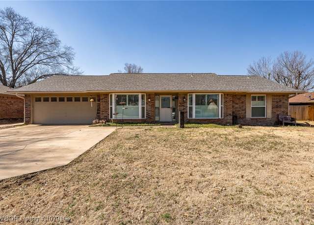 Property at 3300 S 97th St, Fort Smith, AR 72903, 3 beds, 2 baths