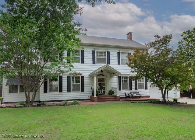 Property at 1510 Hendricks Blvd, Fort Smith, AR 72903, 4 beds, 3 baths