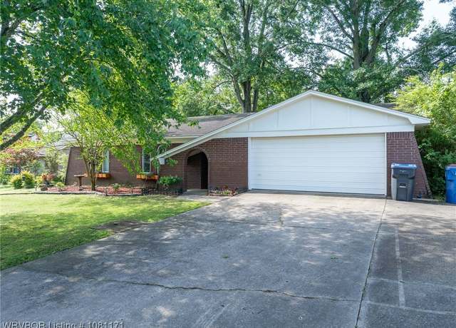 Property at 9112 Skypark Dr, Fort Smith, AR 72903, 3 beds, 2 baths