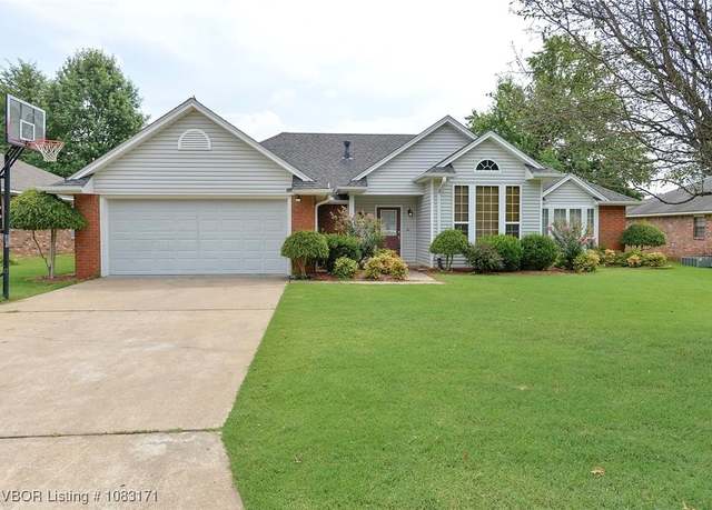 Property at 5205 Rosewood Cir, Fort Smith, AR 72903, 3 beds, 2 baths