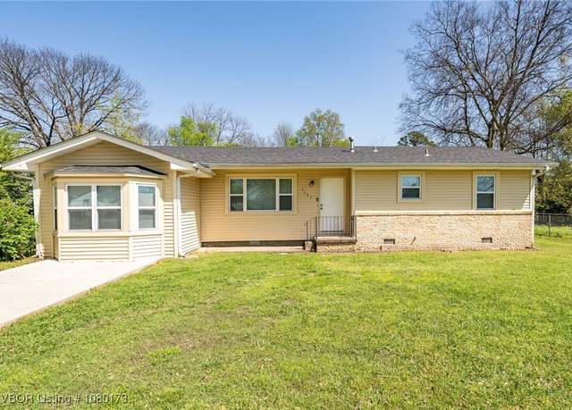 Property at 4607 22nd St, Fort Smith, AR 72901, 3 beds, 1.5 baths