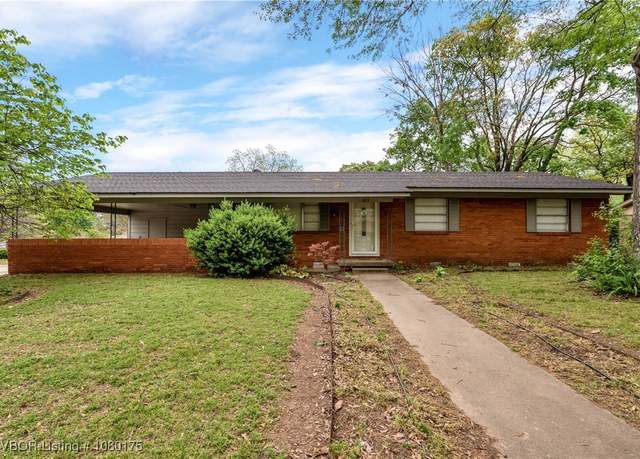 Property at 1815 71st St, Fort Smith, AR 72903, 3 beds, 2 baths