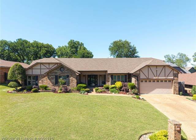 Property at 9009 Copper Oaks Ln, Fort Smith, AR 72903, 4 beds, 2.5 baths