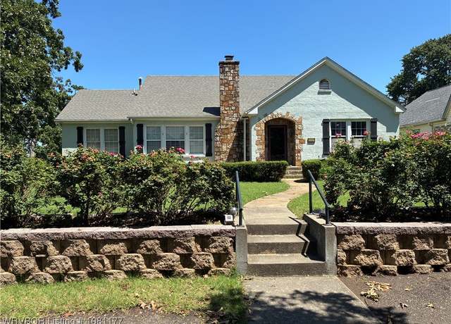 Property at 2227 S Q St, Fort Smith, AR 72901, 3 beds, 2 baths