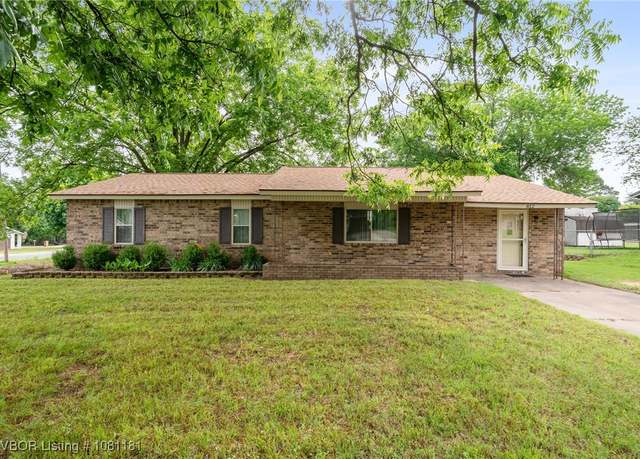Property at 812 Angela Cir, Barling, AR 72923, 3 beds, 1.5 baths