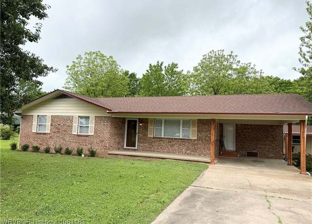 Property at 1304 S Elm St, Paris, AR 72855, 3 beds, 2 baths