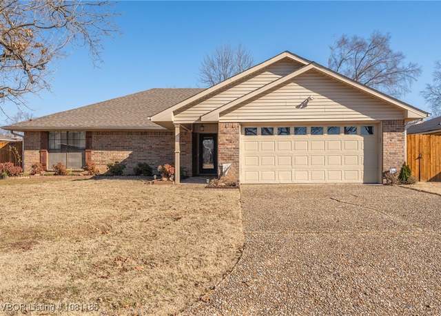 Property at 3105 S 98th St, Fort Smith, AR 72903, 3 beds, 2 baths