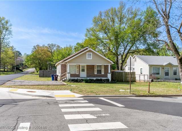 Property at 3830 Park Ave, Fort Smith, AR 72903, 3 beds, 2 baths
