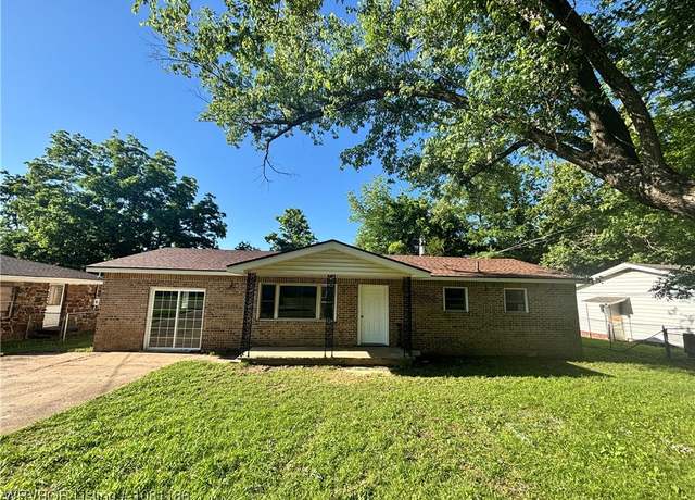 Property at 1117 W Creek Ave, Sallisaw, OK 74955, 4 beds, 2 baths