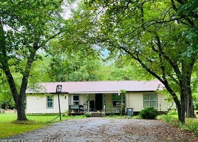 Property at 1912 Johnson St, Ozark, AR 72949, 3 beds, 2 baths