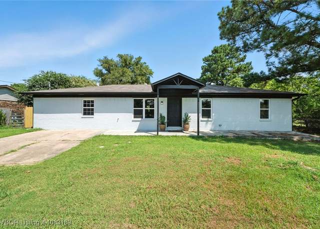 Property at 3122 Dora Rd, Van Buren, AR 72956, 4 beds, 3 baths
