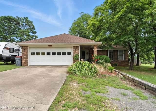 Property at 1008 Bayberry St, Greenwood, AR 72936, 3 beds, 2.5 baths